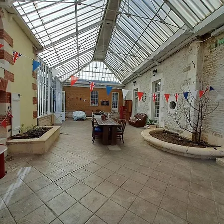 Lentre Du Chteau, Cottage, Orangery Garden For Teams