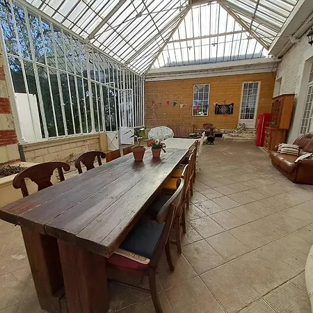 Lentre Du Chteau, Cottage, Orangery Garden For Teams Holiday home Sainte-Soulle